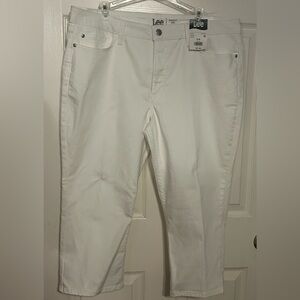 Lee size 18 white capri pants